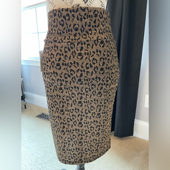 CASSIE BY LULAROE PENCIL SKIRT.      B-206 - Picture 6 of 10